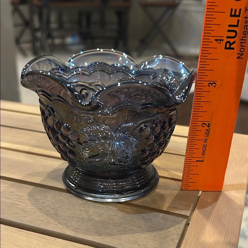 Vgt carnival glass ruffled bowl with scalloped edge. Smoke gray color. - Picture 2 of 6